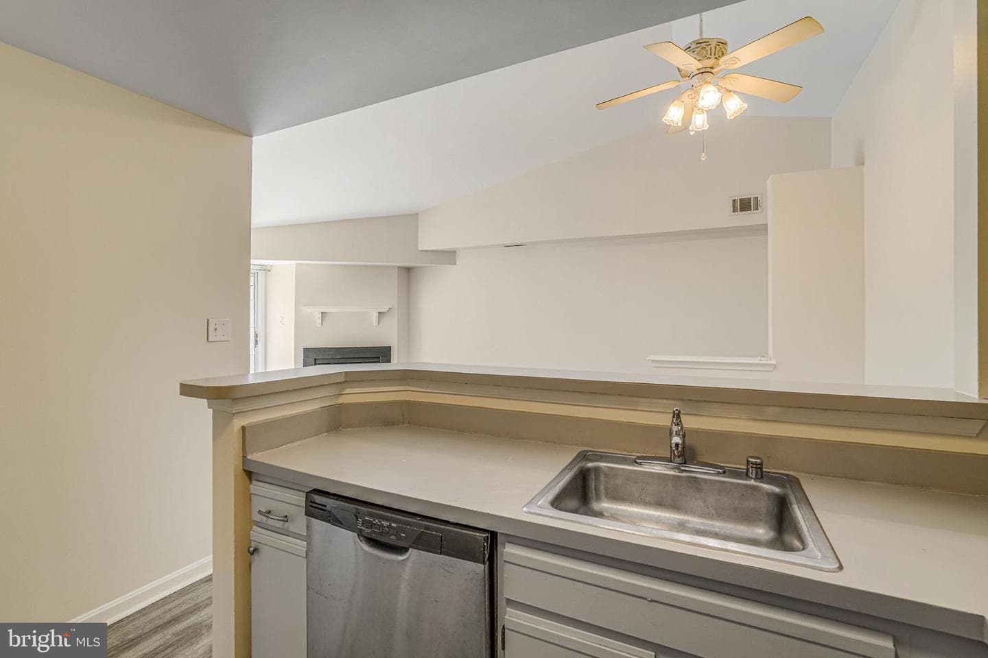 6908-J Victoria Drive #j photo 9
