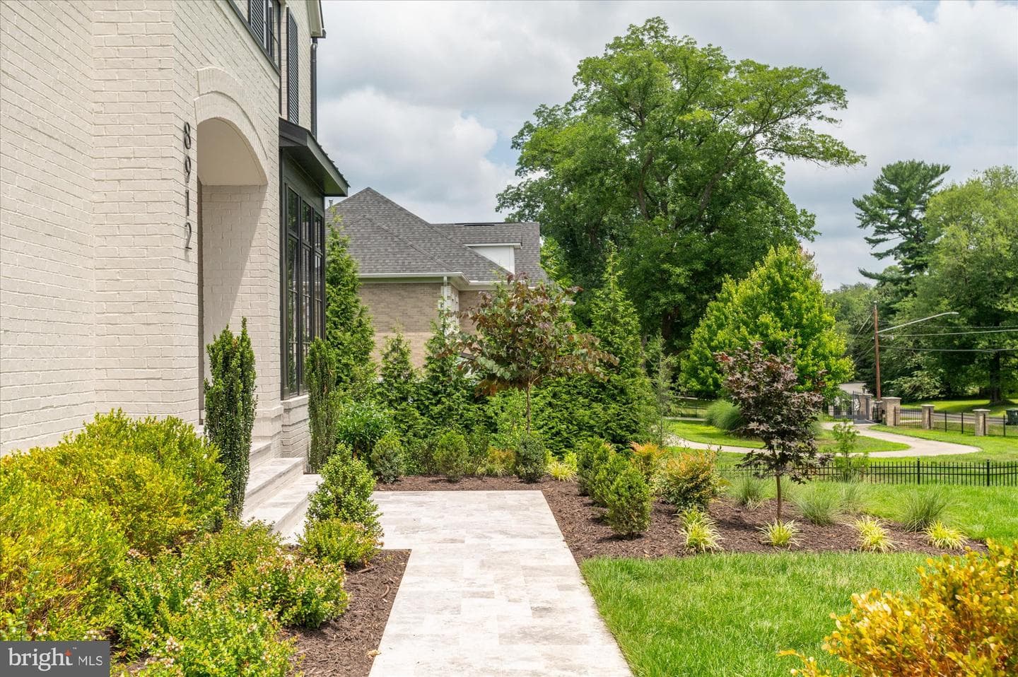 8912 Gallant Green Drive photo 5