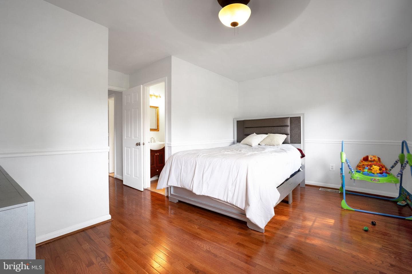 14805 Hatfield Square photo 8