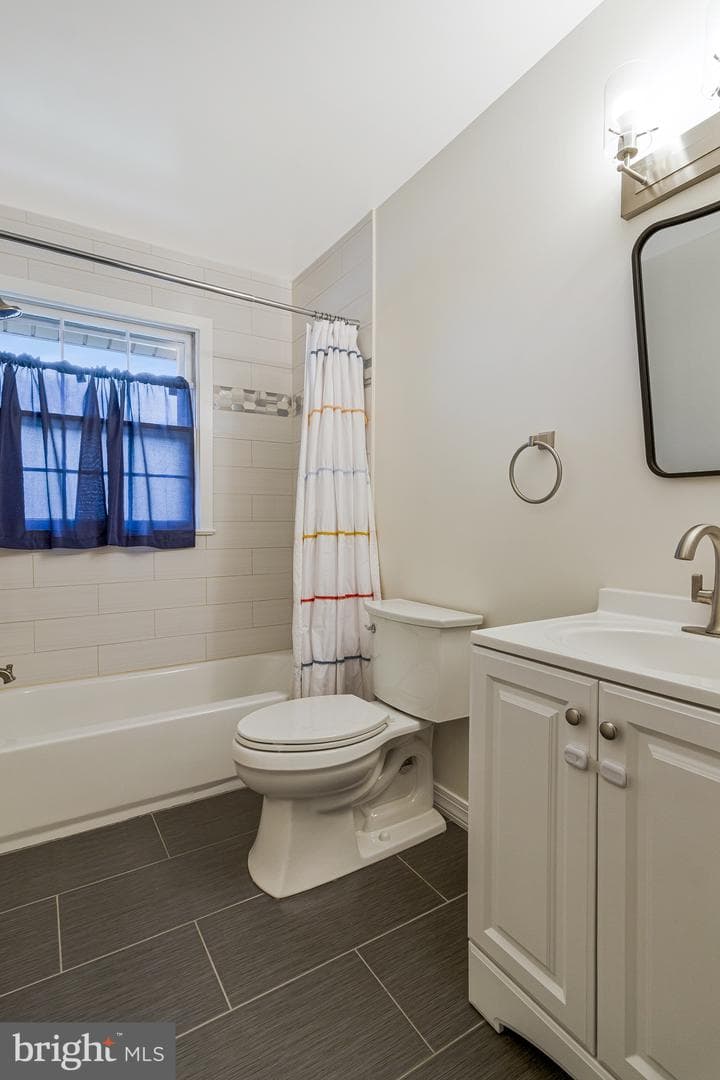 4200 Sandhurst Court photo 33