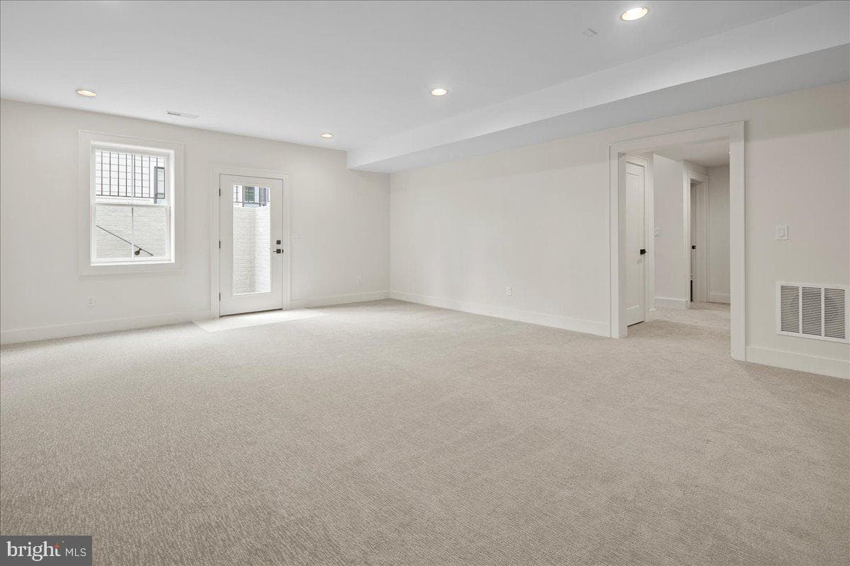 2040 Freedom Lane photo 21