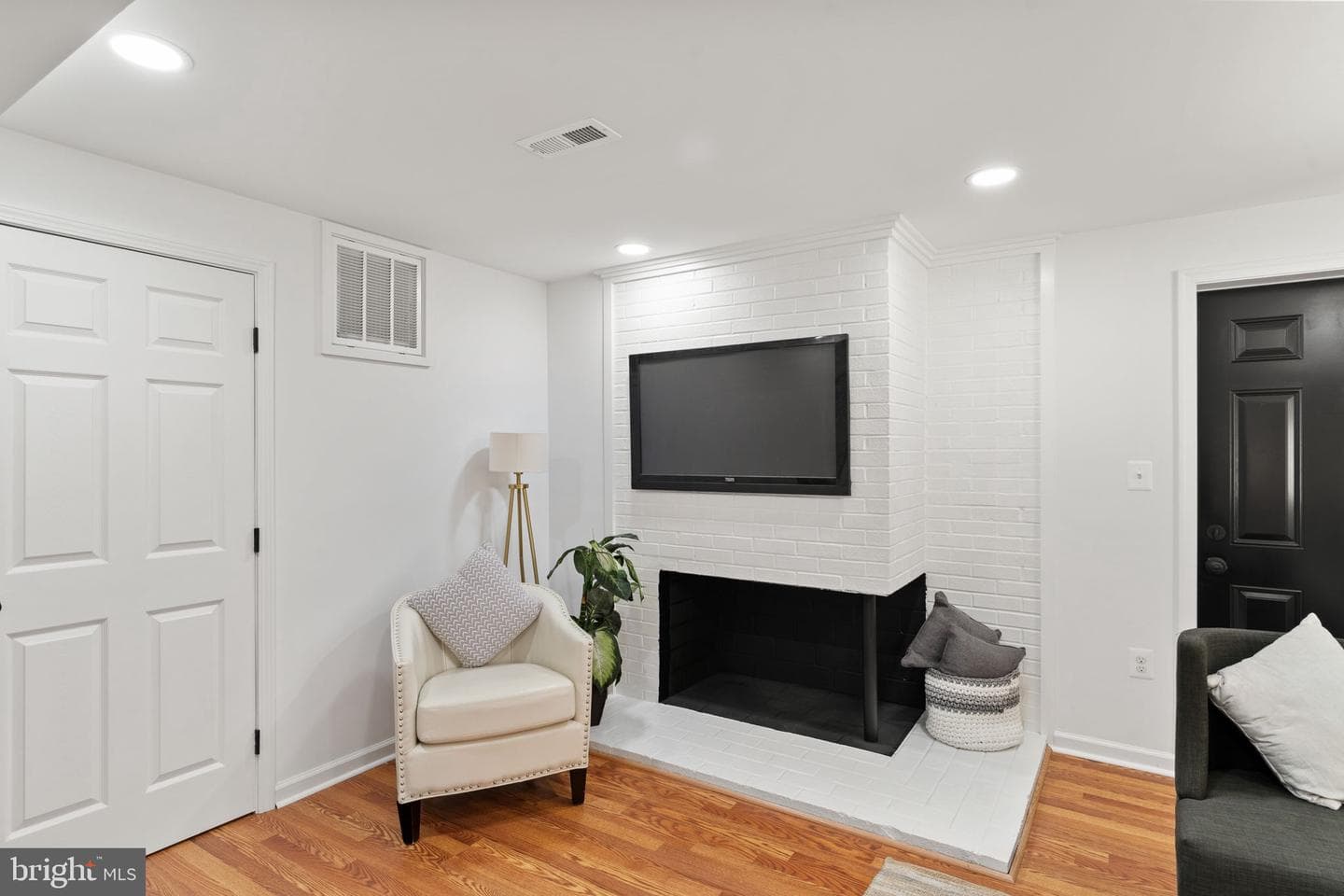 913 Dewolfe Drive photo 38