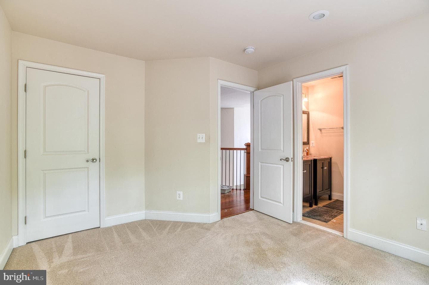 7140 Barry Road photo 34