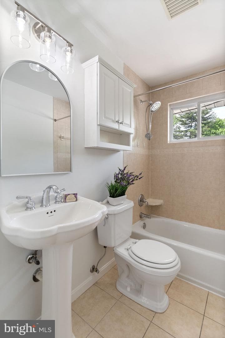 7024 Statendam Court photo 22