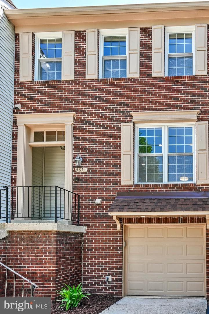 5815 Walden Commons Court #123 photo 2