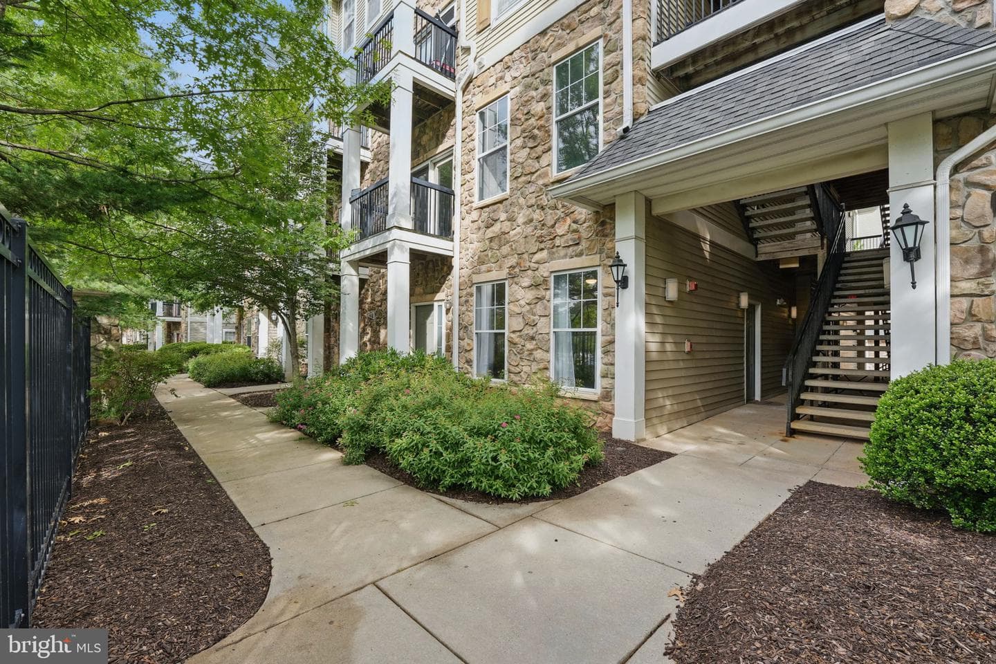 5115 Travis Edward Way #b photo 2
