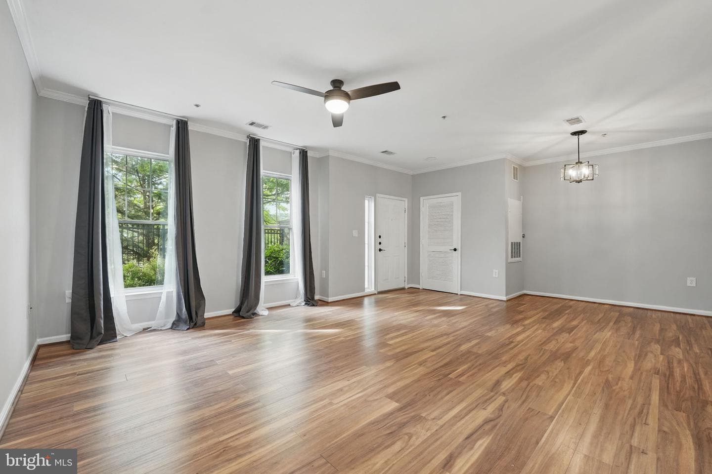 5115 Travis Edward Way #b photo 4