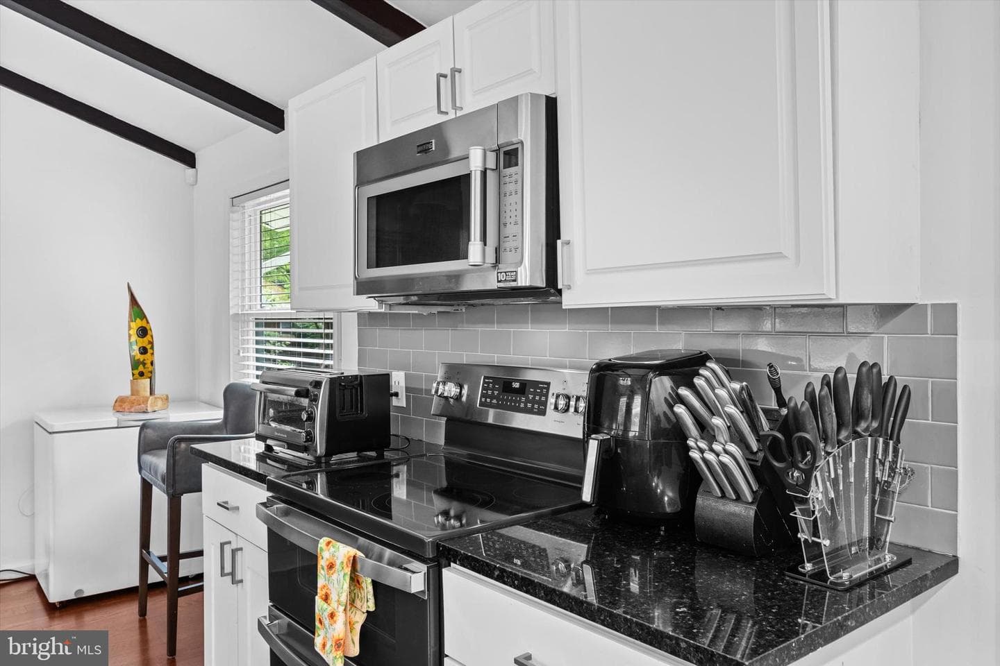 10412 Midway Lane photo 6
