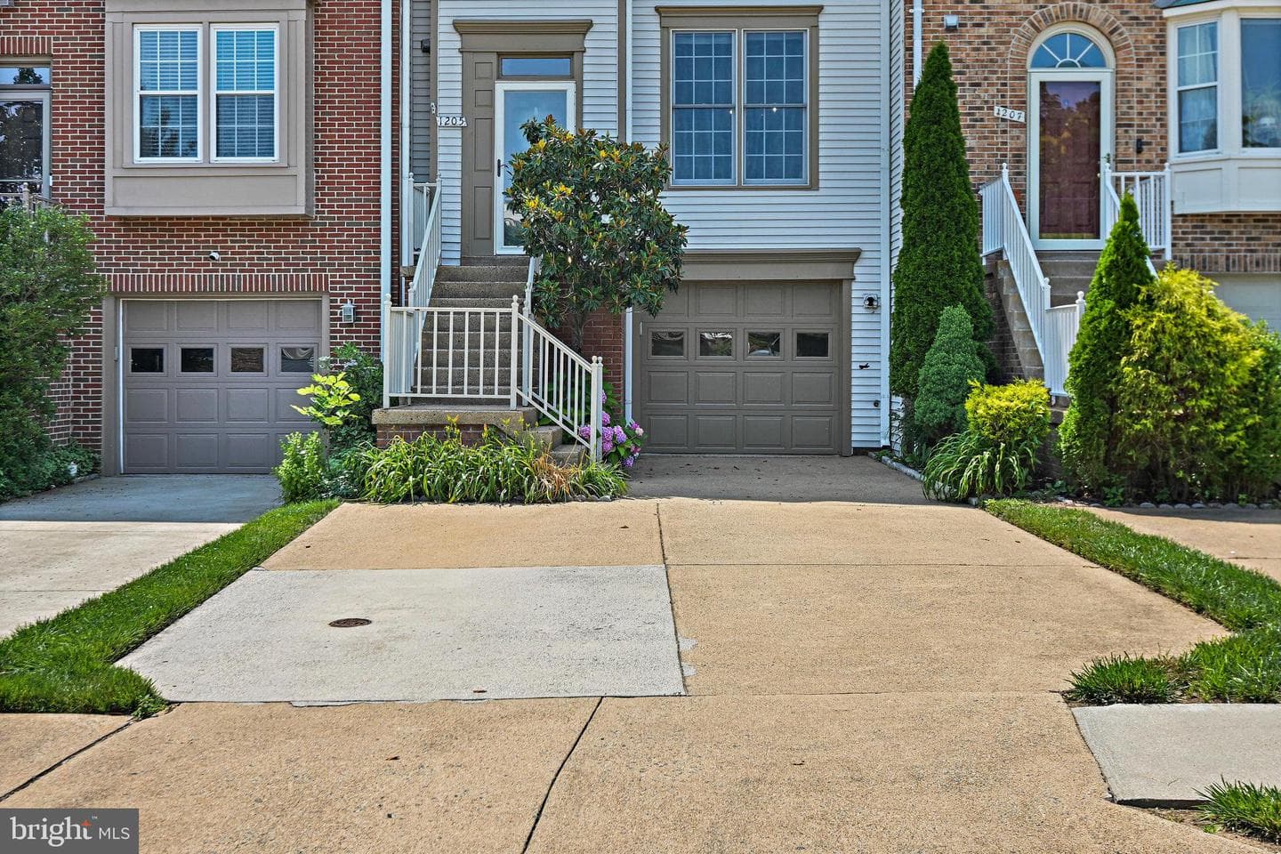 1205 Bond Street photo 2