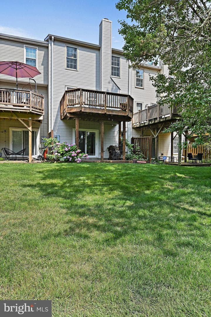 1205 Bond Street photo 35