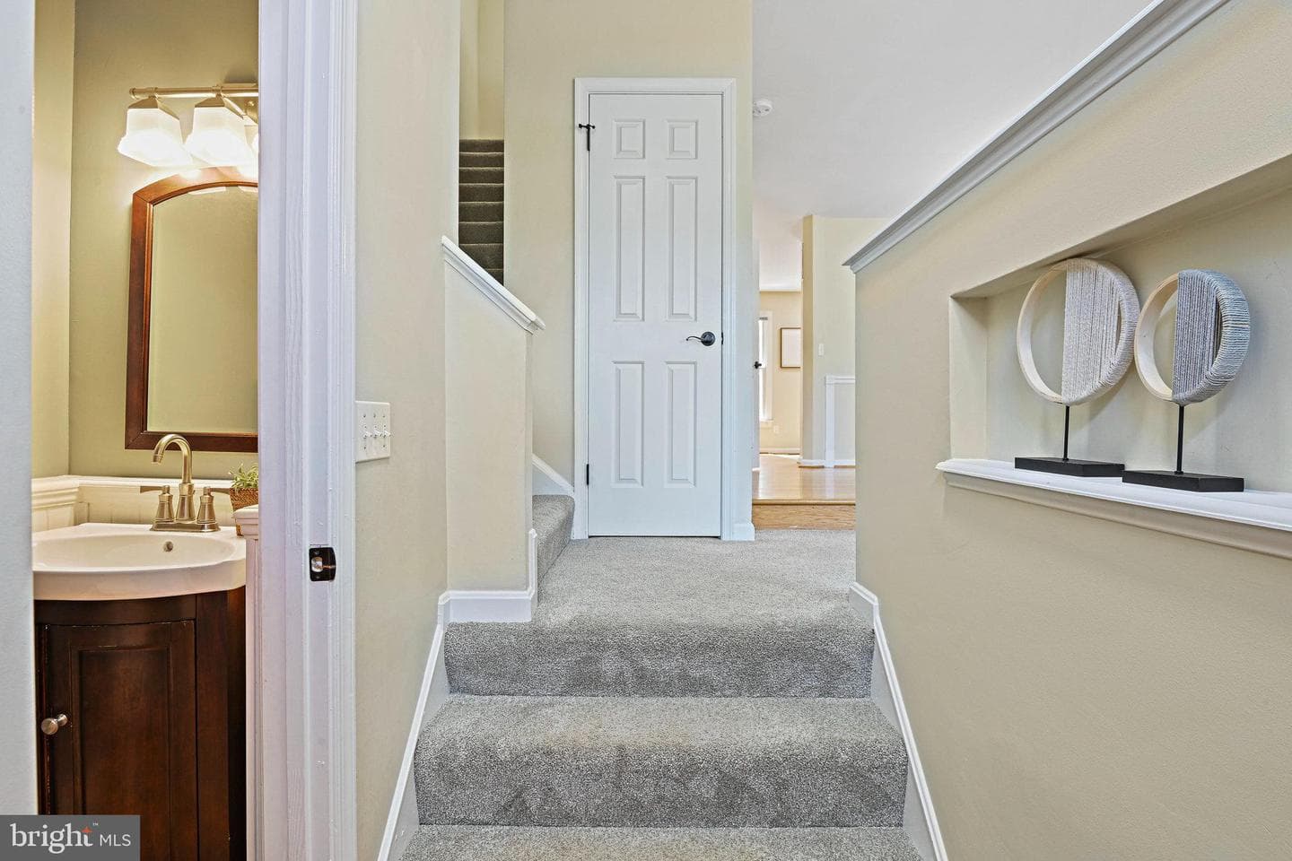 1205 Bond Street photo 4