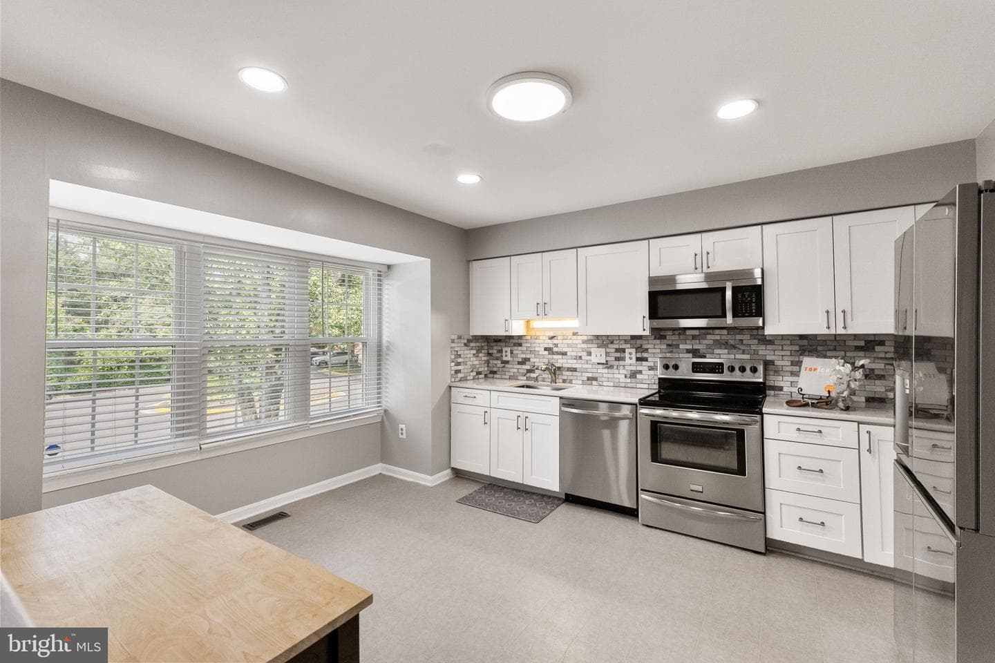 3945 Tallow Tree Place photo 2