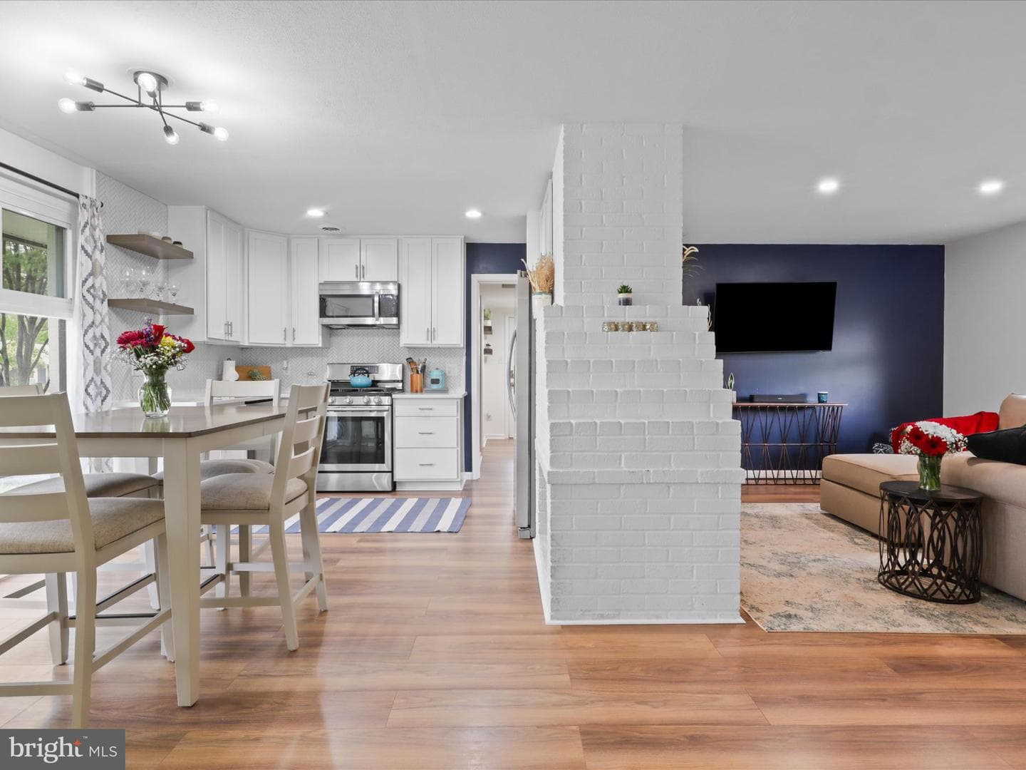 5902 Amelia Street photo 2