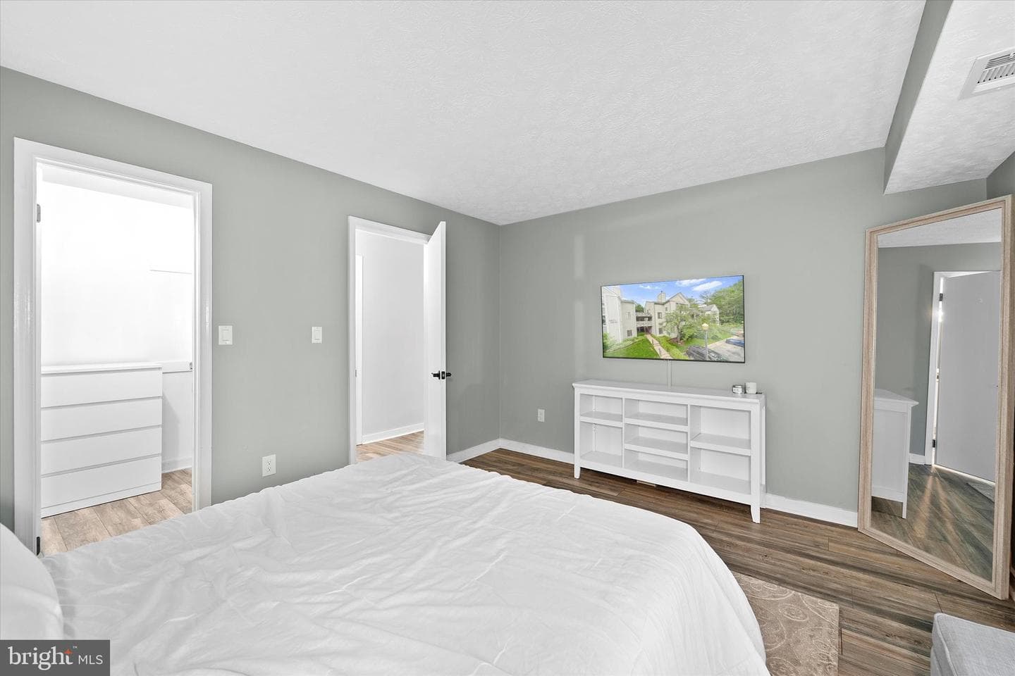 2221 Hunters Run Drive photo 17