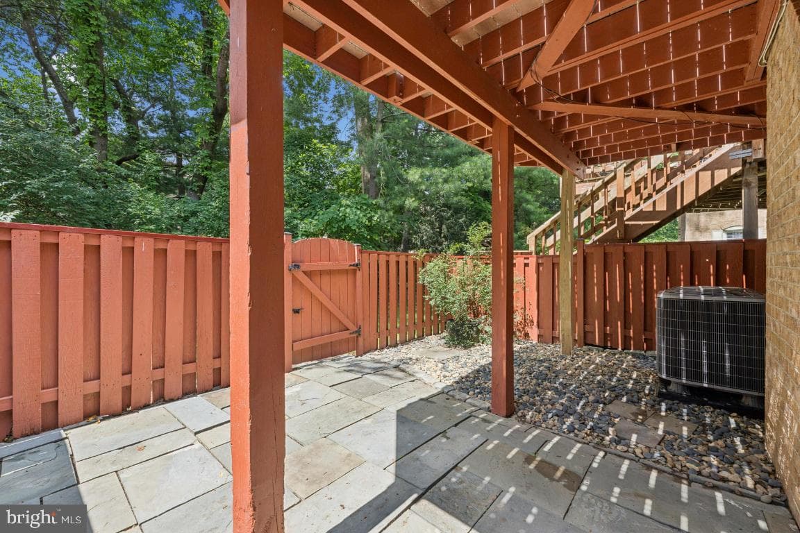 4231 Sleepy Lake Drive photo 37