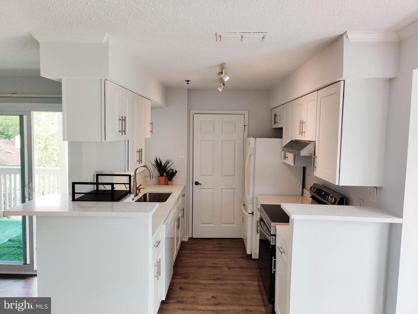 1504 Lincoln Way #305 photo 5