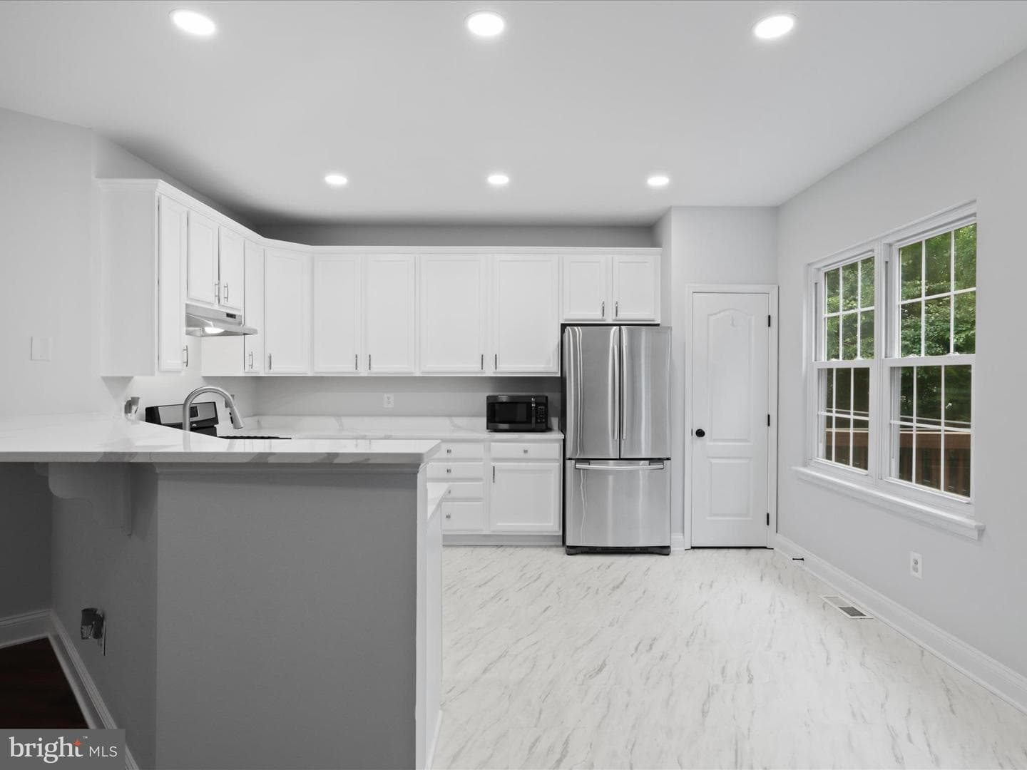 2132 Capstone Circle photo 18