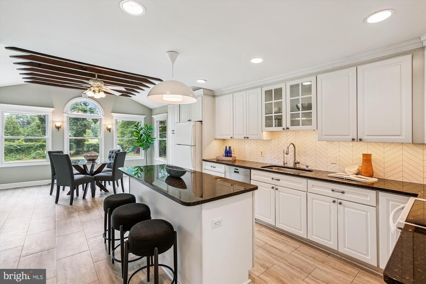 7823 Marthas Lane photo 4