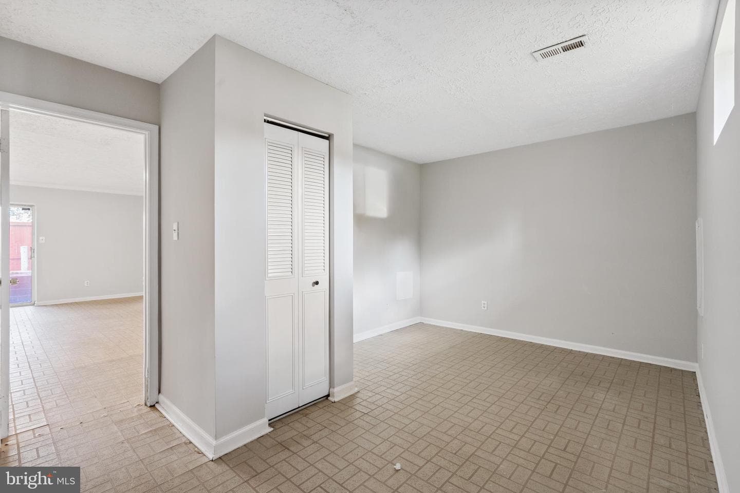 5501 Woodlawn Manor Court photo 25