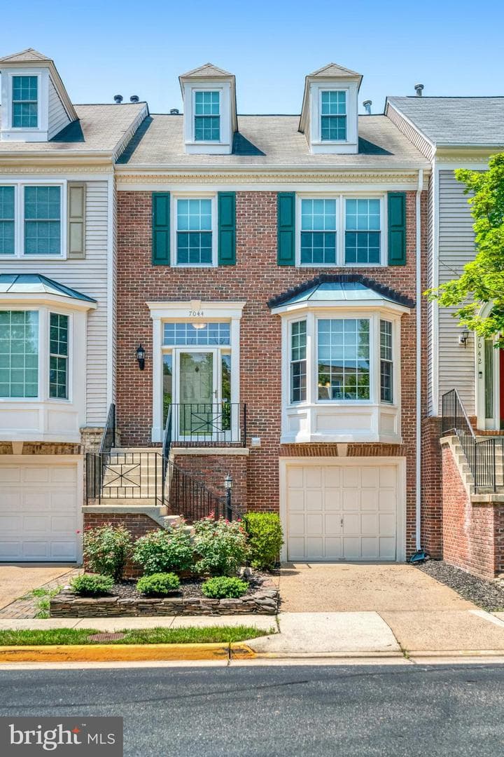 7044 Fieldhurst Court photo 2