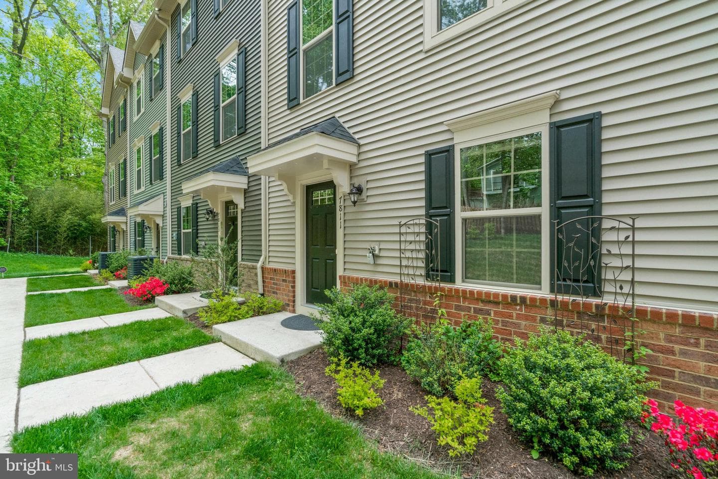 7811 Sutter Lane photo 2