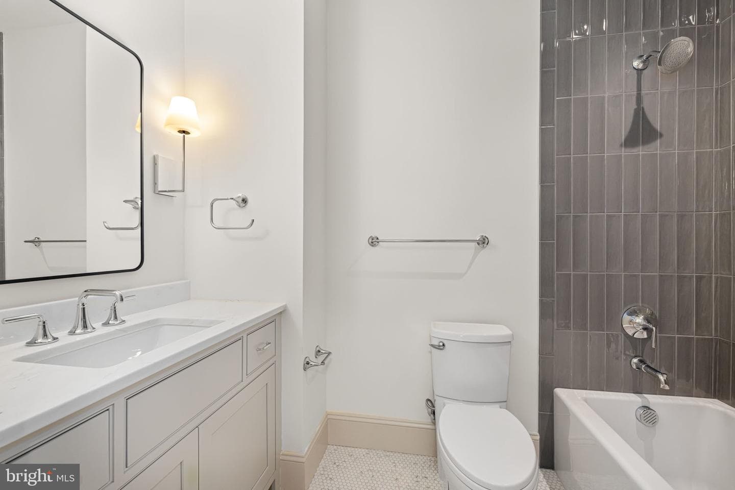 2109 Elliott Avenue photo 33