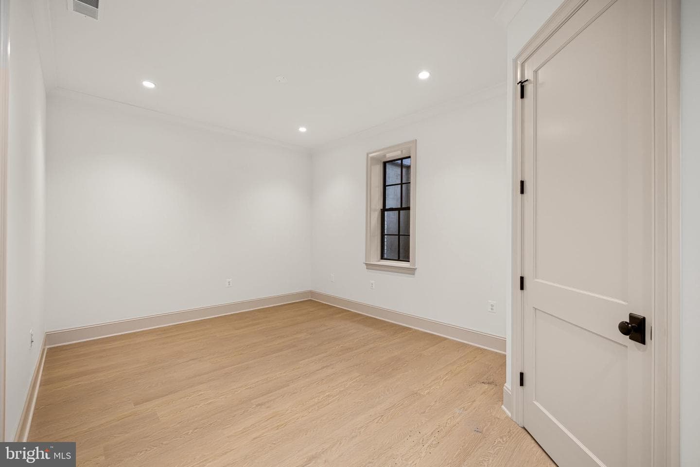 2109 Elliott Avenue photo 43