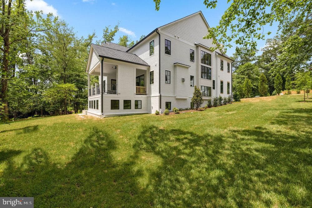 2109 Elliott Avenue photo 46