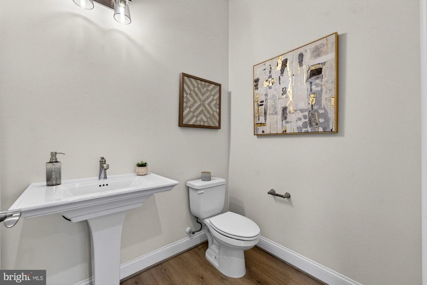 906 Frederick Street SW photo 8