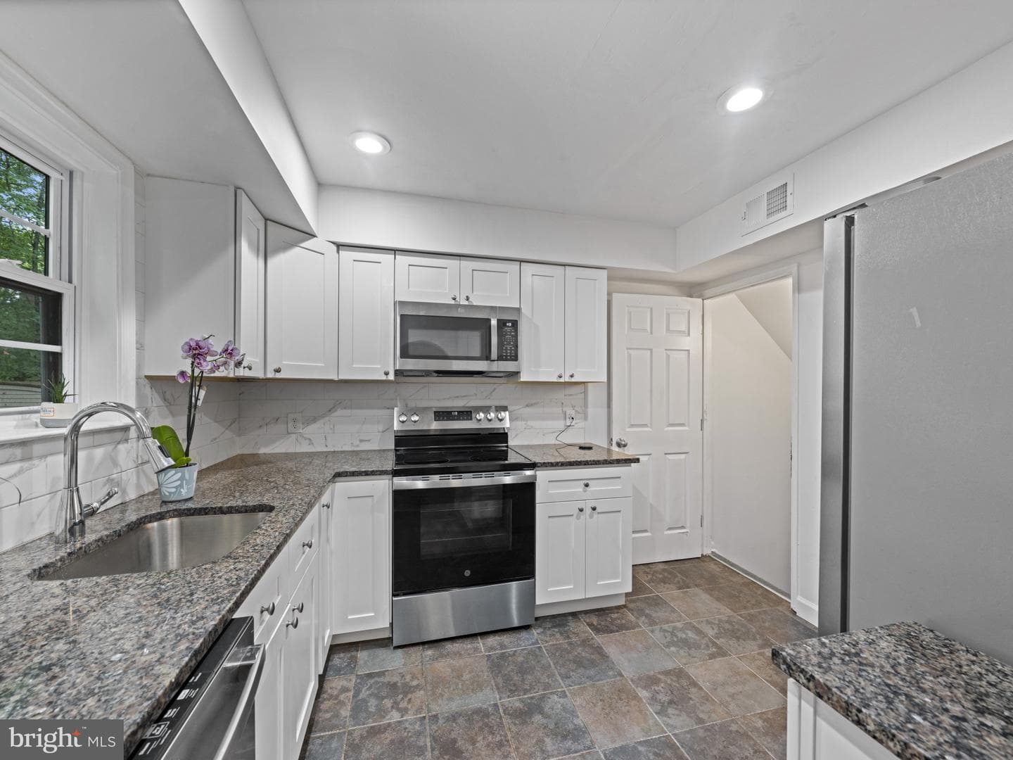 2321 Emerald Heights Court photo 11