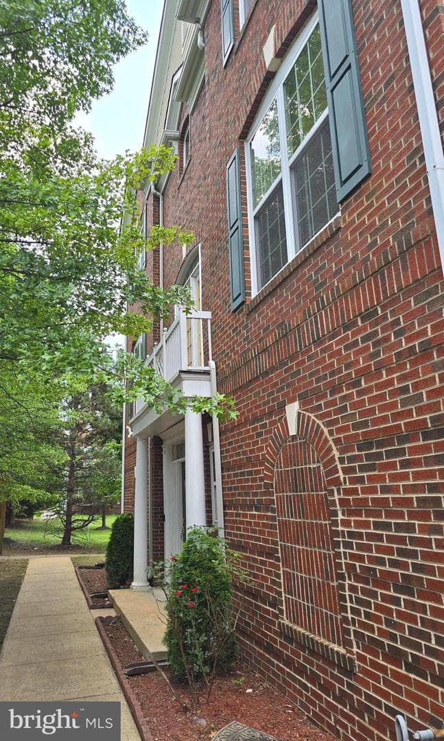 5019 Village Fountain Place photo 2
