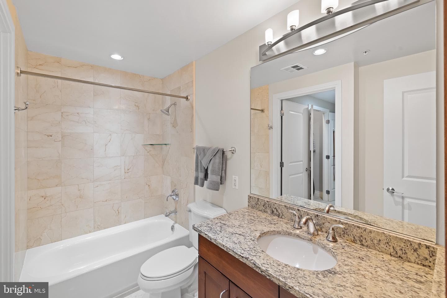 8220 Crestwood Heights Drive #213 photo 19