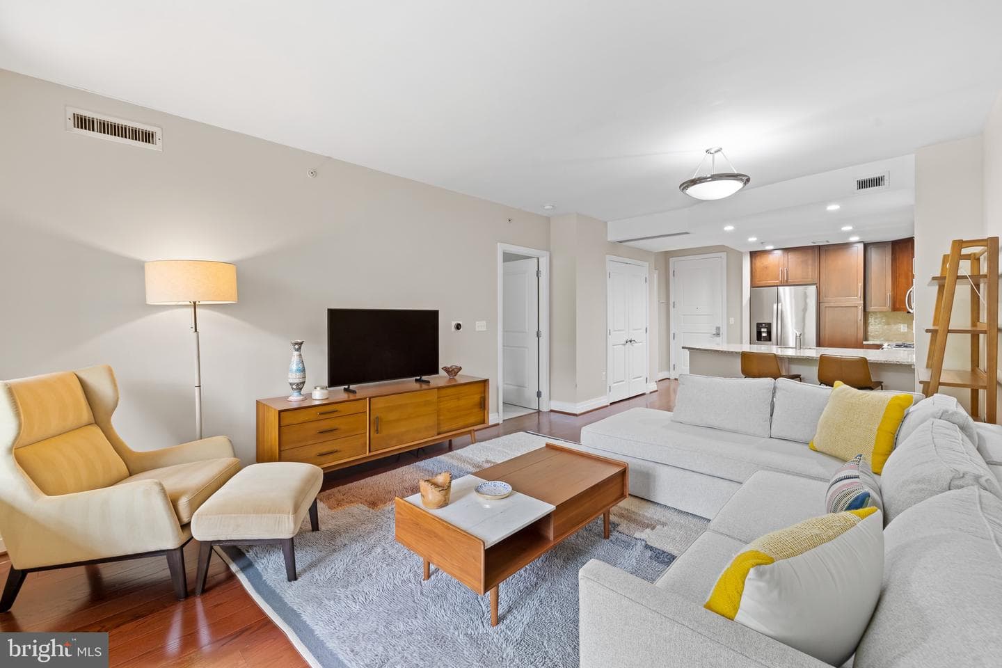 8220 Crestwood Heights Drive #213 photo 2