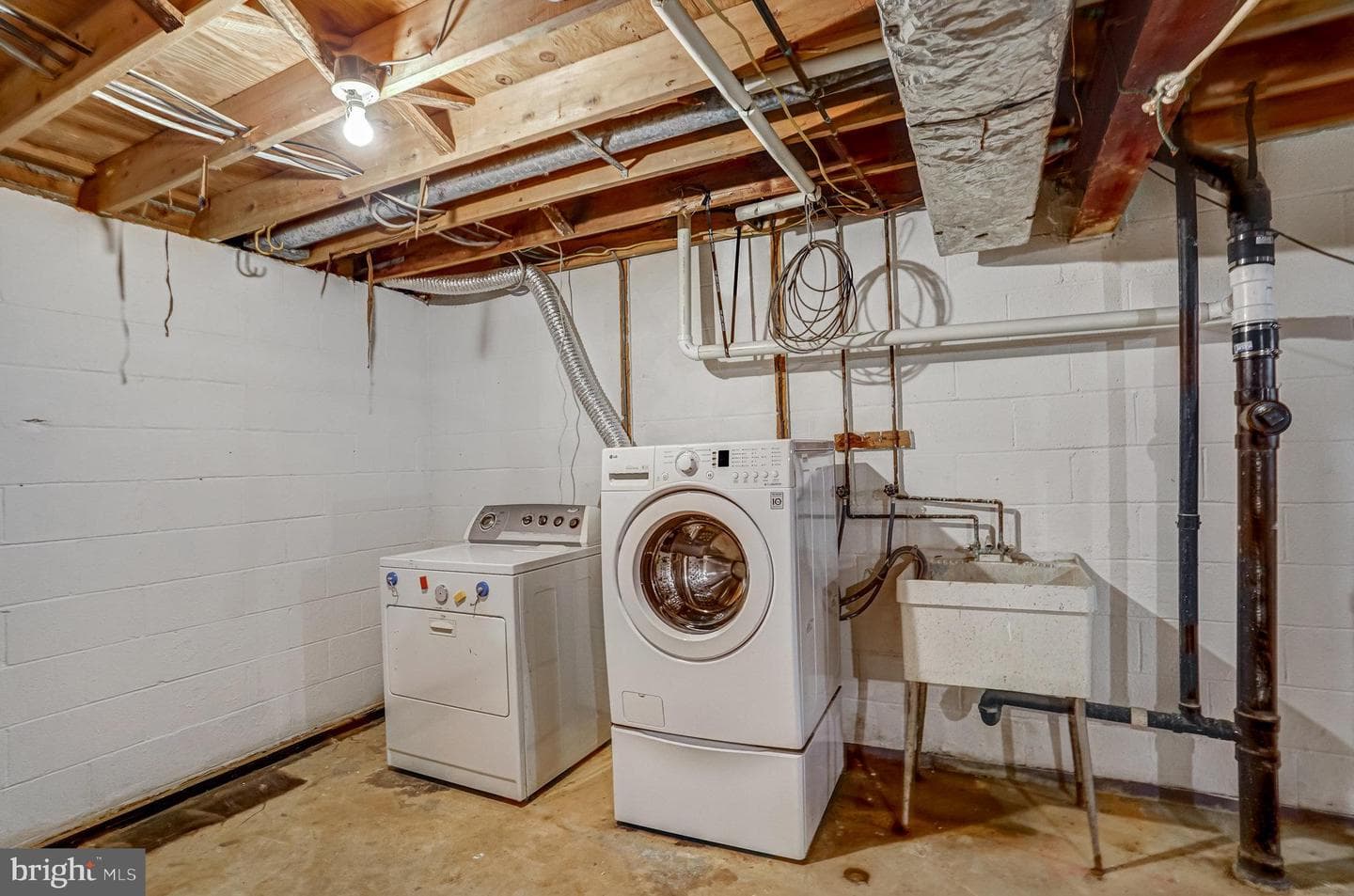 2349 Horseferry Court photo 39