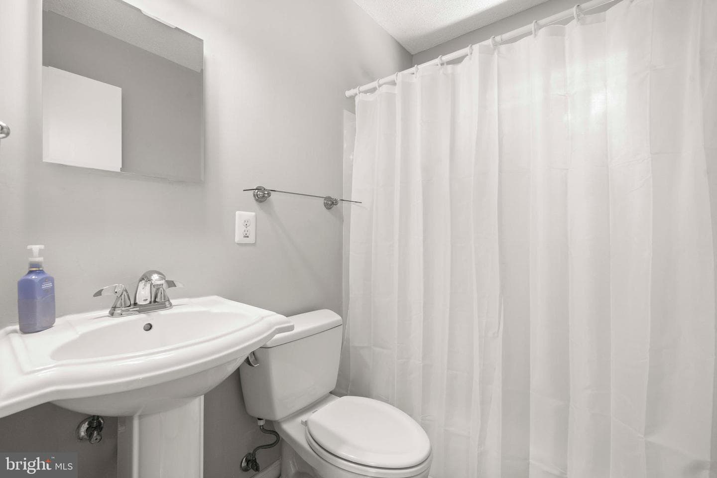 8414 Thames Street photo 29