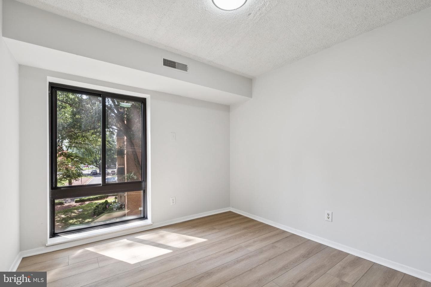 6143 Leesburg Pike #305 photo 15