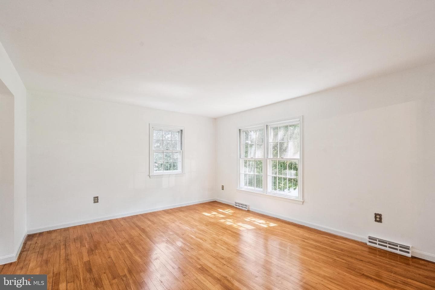 437 Glyndon Street NE photo 11
