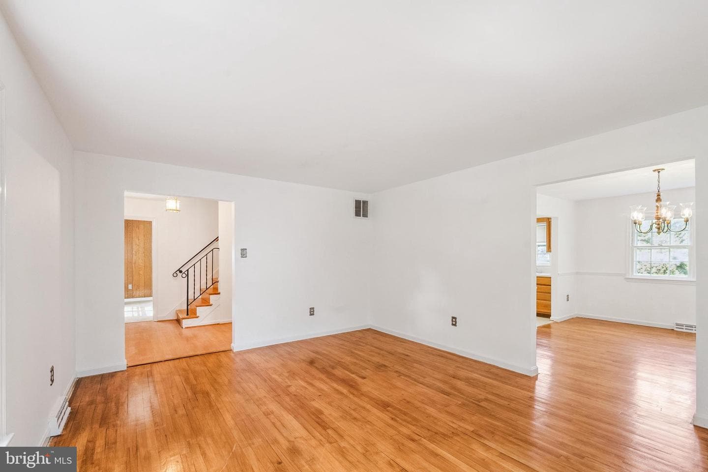 437 Glyndon Street NE photo 12
