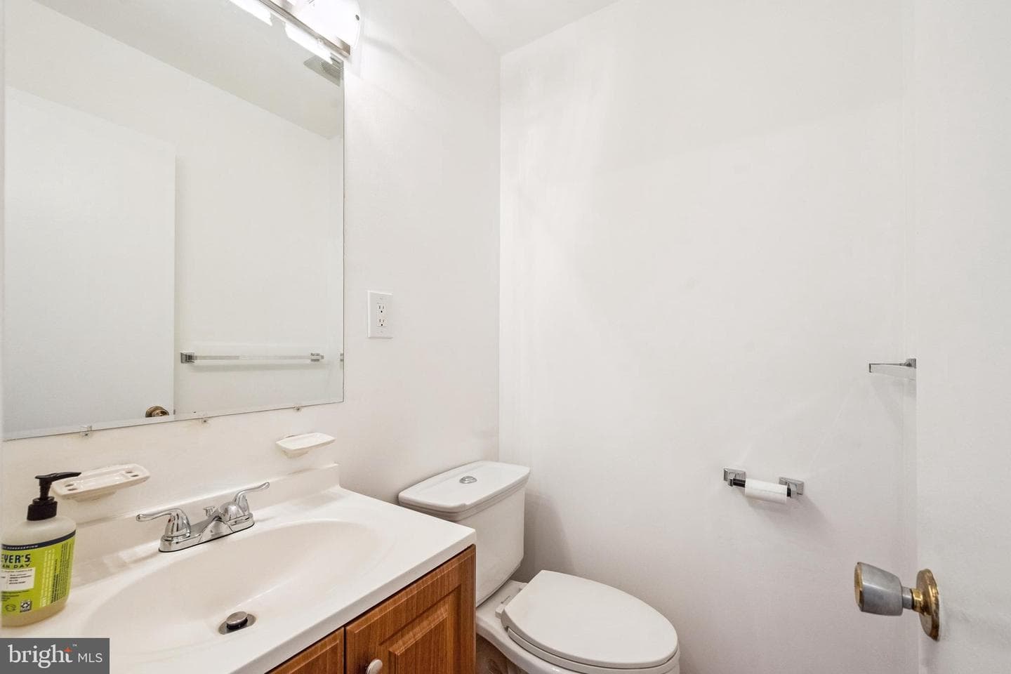 437 Glyndon Street NE photo 23