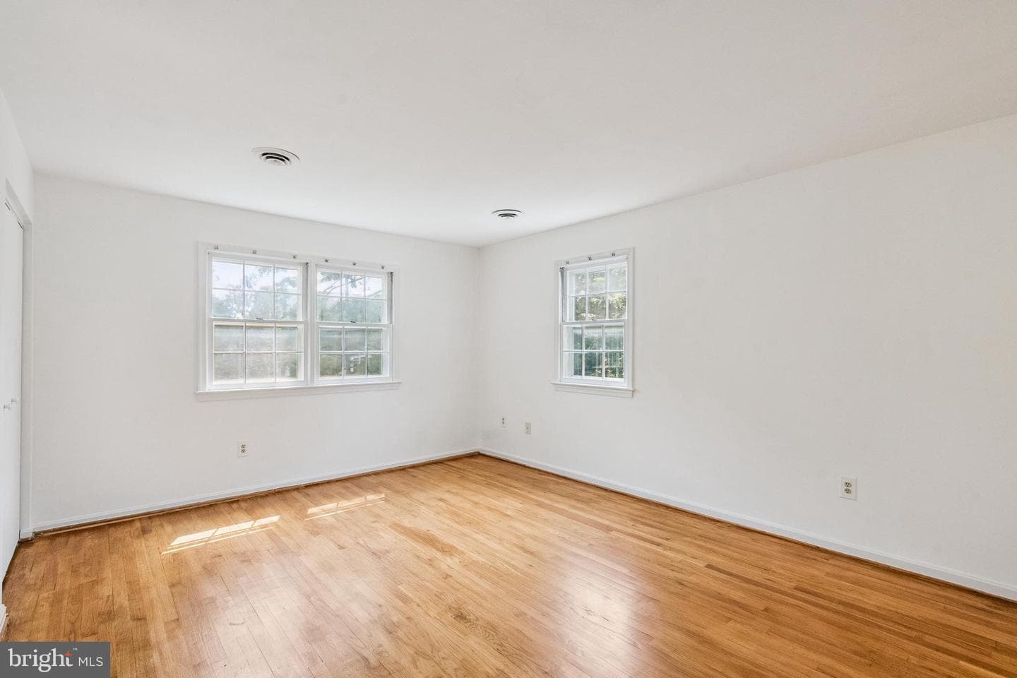 437 Glyndon Street NE photo 28