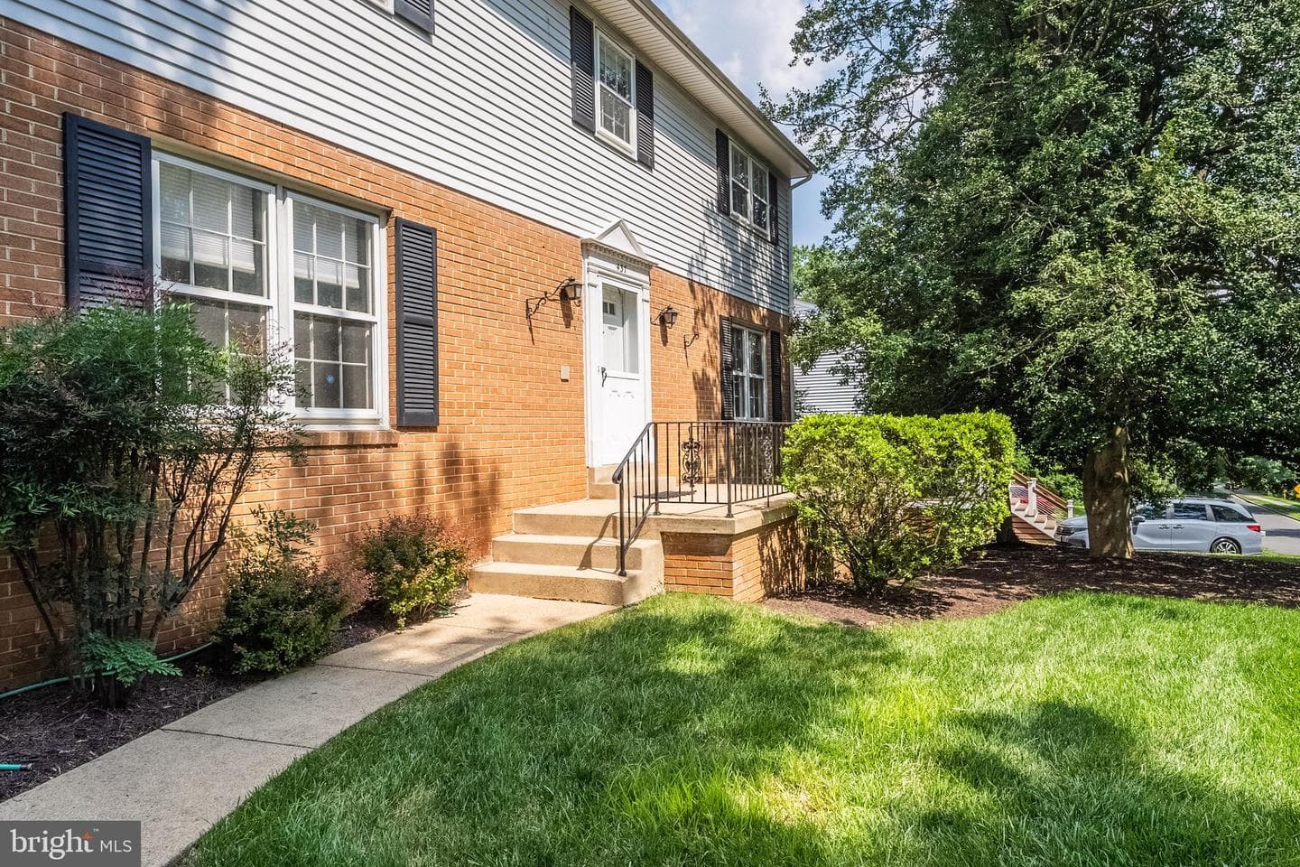 437 Glyndon Street NE photo 3