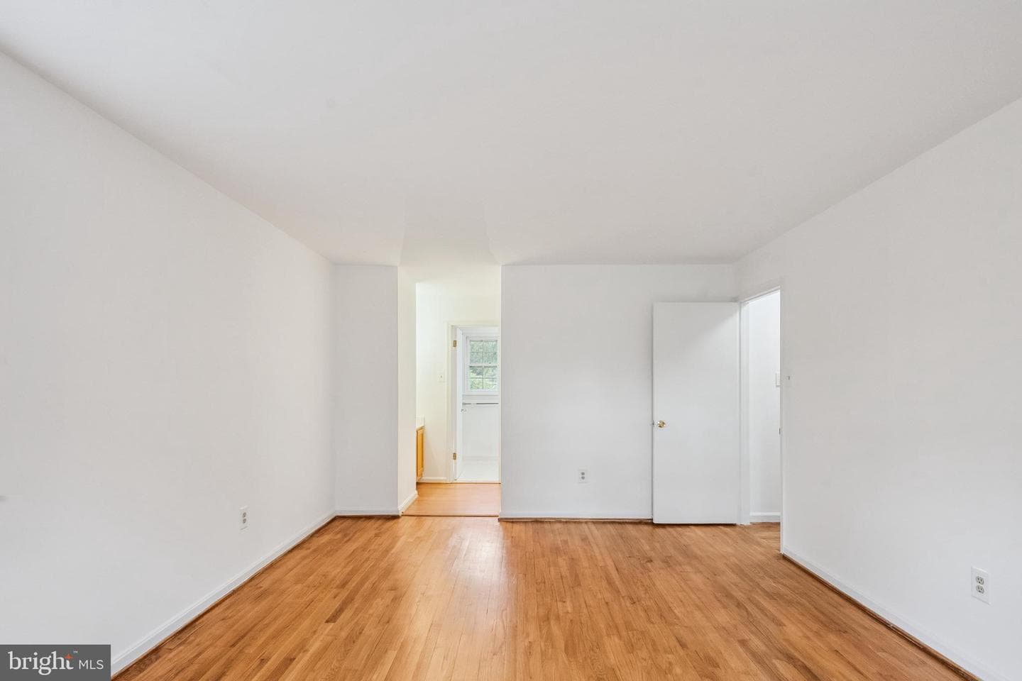 437 Glyndon Street NE photo 30