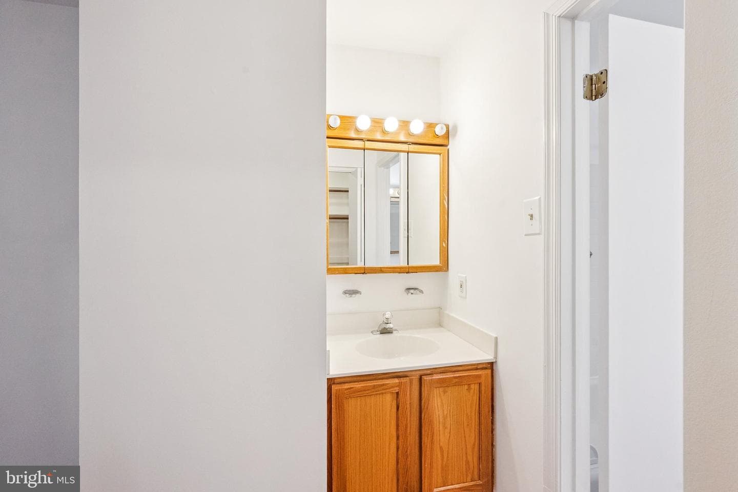 437 Glyndon Street NE photo 31