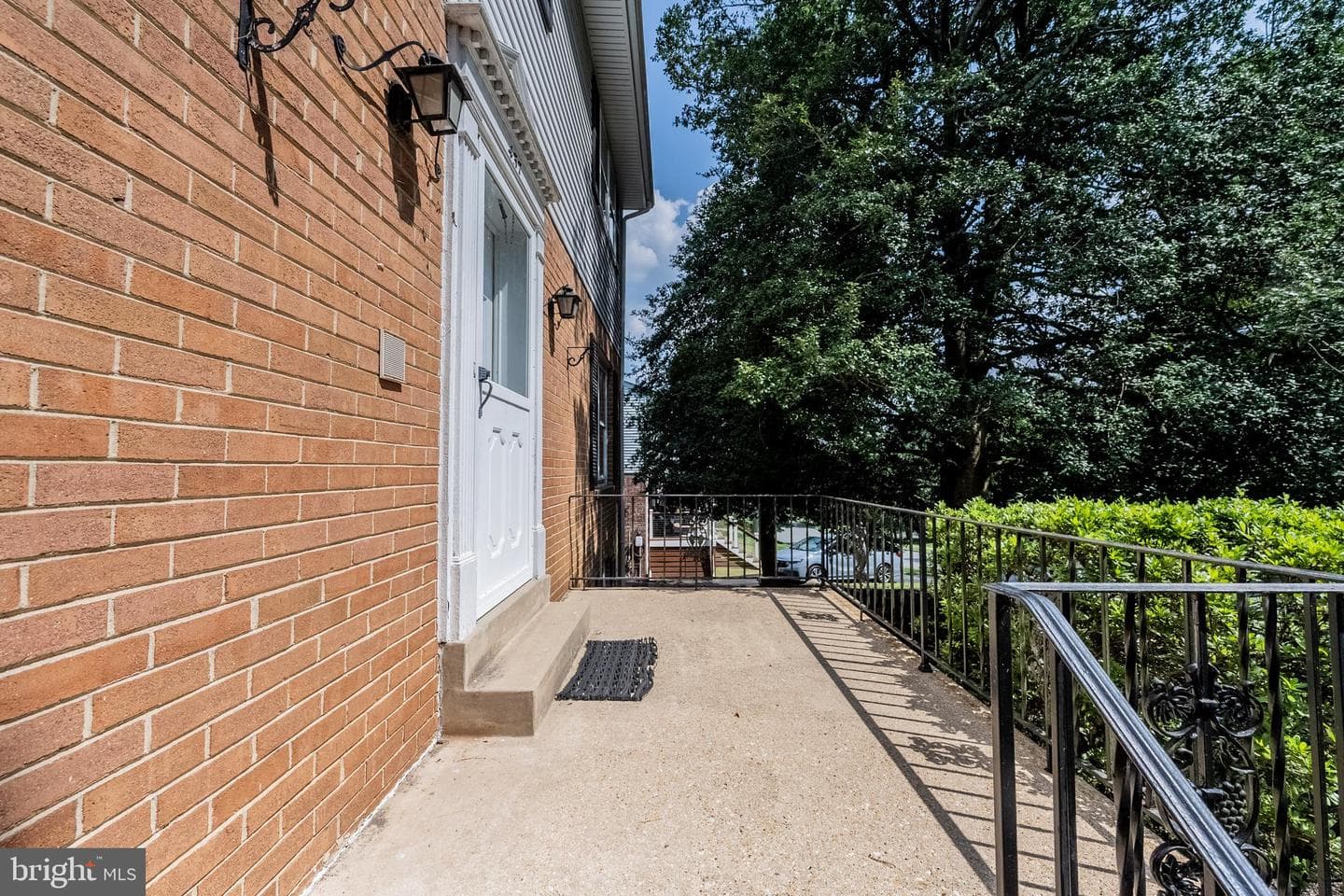 437 Glyndon Street NE photo 8