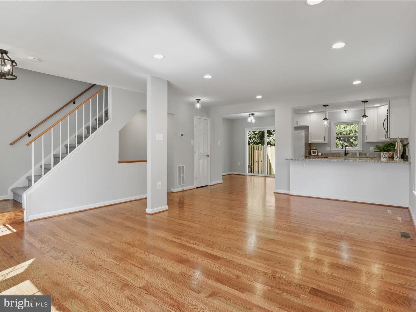 4435 Holly Avenue photo 11