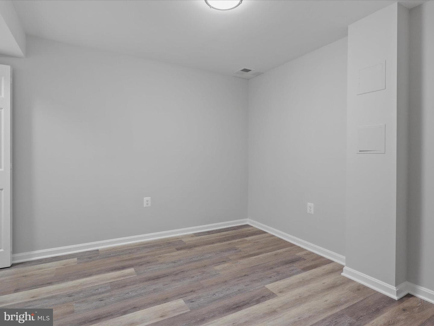 4435 Holly Avenue photo 22