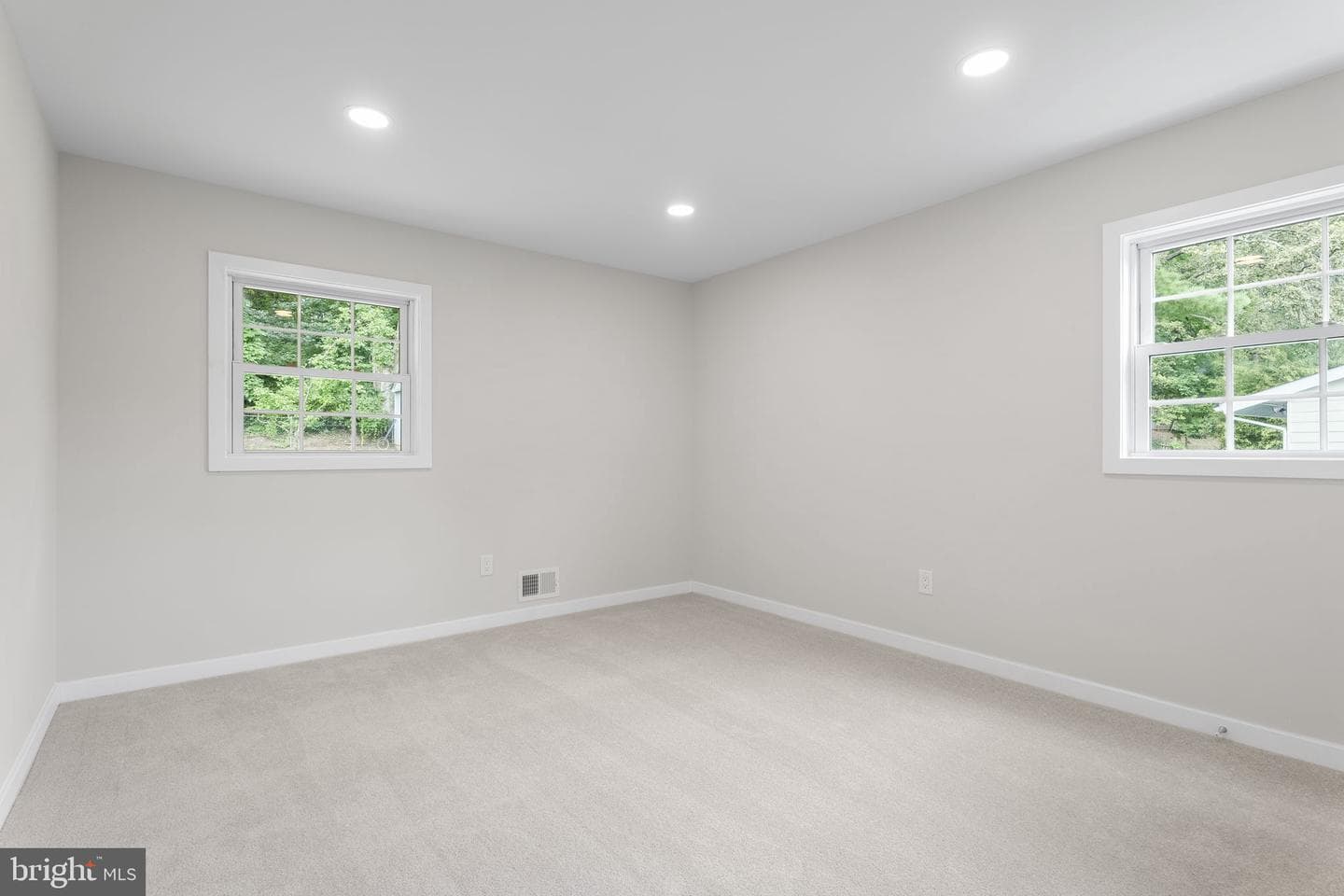 8912 Sylvania Street photo 11