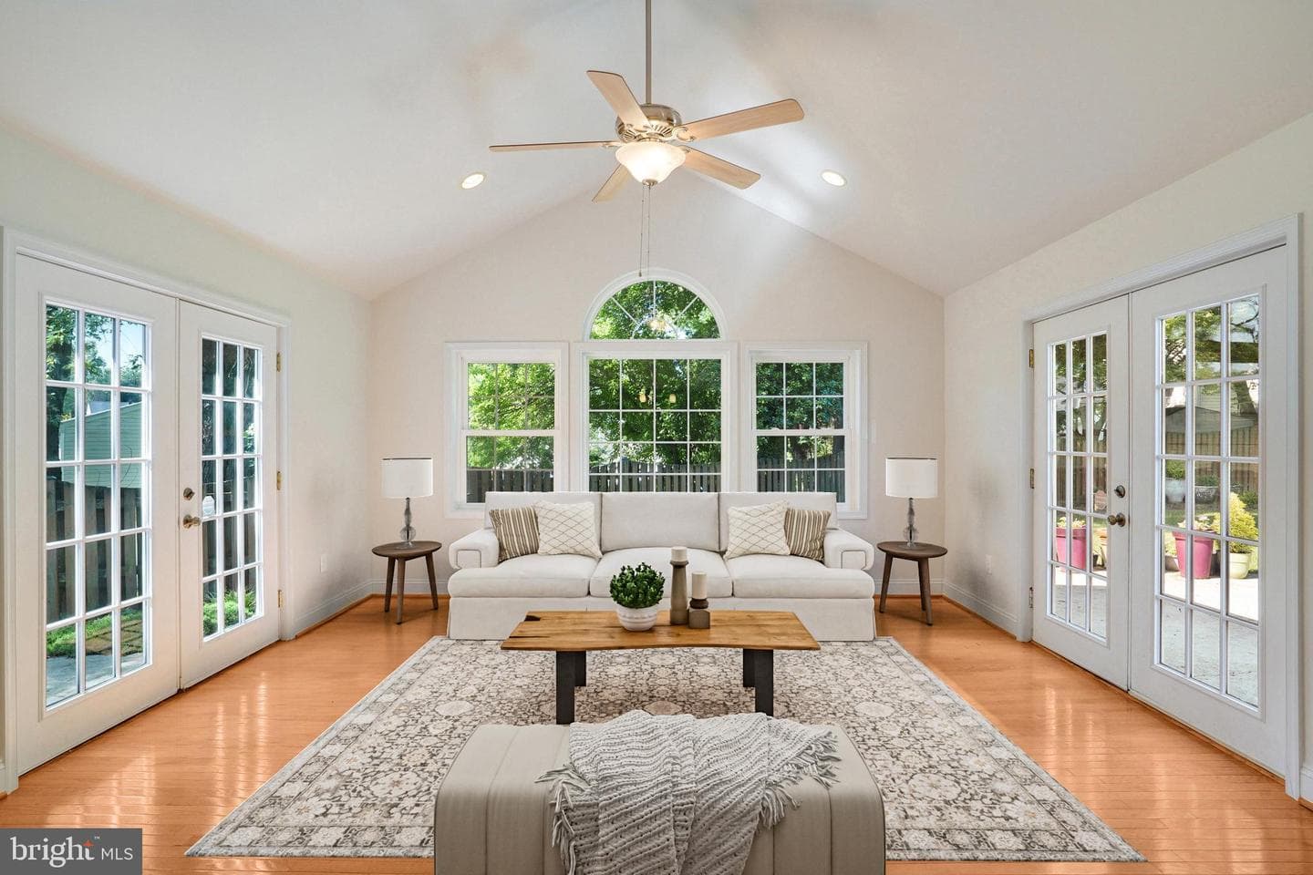 2052 Arch Drive photo 3