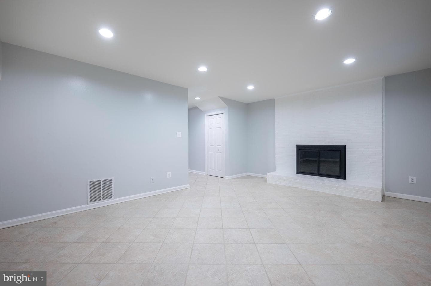 6065 Hardwick Place photo 21