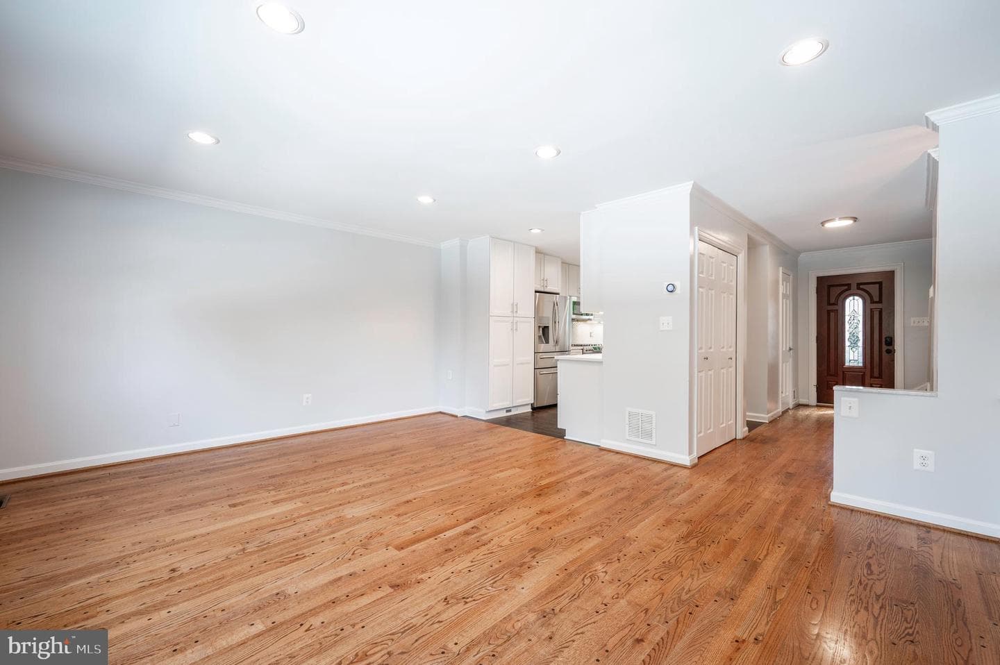 6065 Hardwick Place photo 8